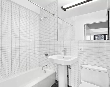 222 East 39th Street - Photo Thumbnail 5
