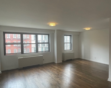 East 89th Street - Photo Thumbnail 3