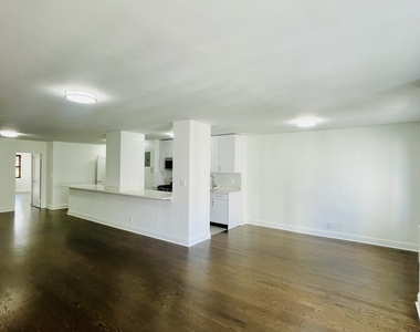 400 East 89th Street, 7J - Photo Thumbnail 3