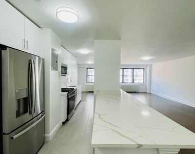 400 East 89th Street, 7J - Photo Thumbnail 1