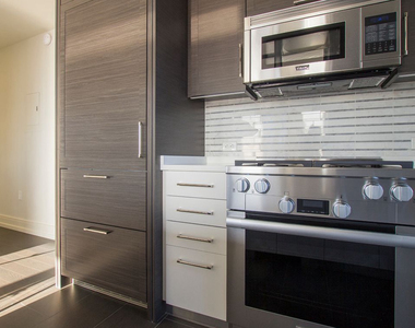 555 10th Avenue - Photo Thumbnail 3