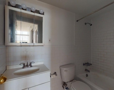 403 East 87 Street - Photo Thumbnail 3