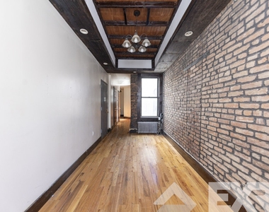 930 Hart Street - Photo Thumbnail 13