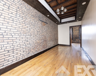930 Hart Street - Photo Thumbnail 6