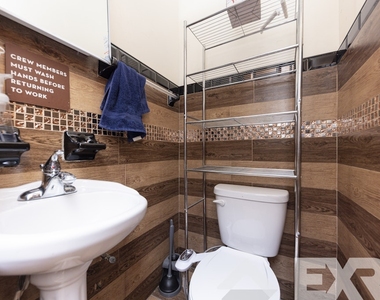 930 Hart Street - Photo Thumbnail 10