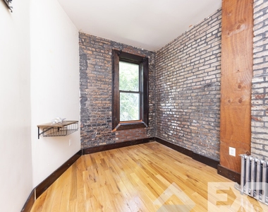 930 Hart Street - Photo Thumbnail 8