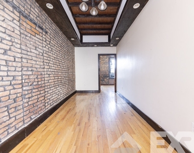 930 Hart Street - Photo Thumbnail 2