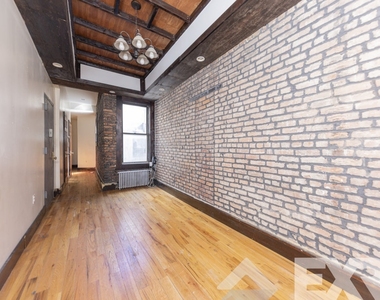 930 Hart Street - Photo Thumbnail 3