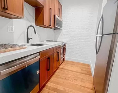 214 East 83rd Street - Photo Thumbnail 4