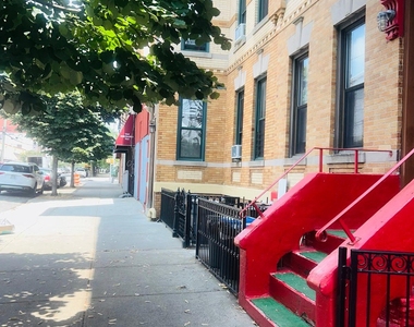43rd Street between 30th and 31st Avenue - Photo Thumbnail 11