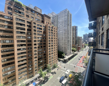 E 40TH ST - Photo Thumbnail 1