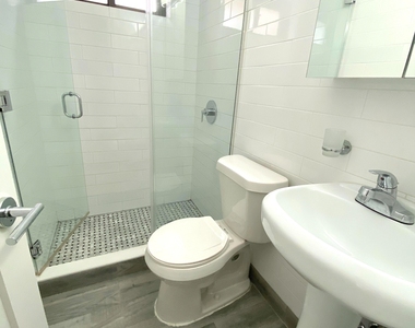 East 87 Street - Photo Thumbnail 8