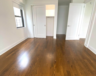 East 87 Street - Photo Thumbnail 5
