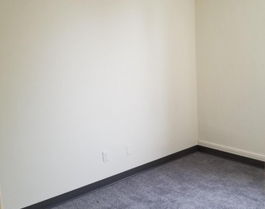 817 Ringwood Ave - Photo Thumbnail 2