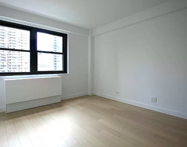 East 39th Street - Photo Thumbnail 3