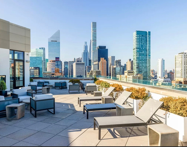 East 54th Street - Photo Thumbnail 5