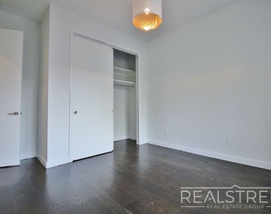 592 Albany Avenue - Photo Thumbnail 3