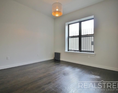 592 Albany Avenue - Photo Thumbnail 2