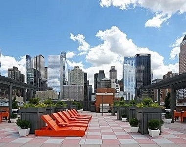 West 52nd Street And 9th Avenue - Photo Thumbnail 7