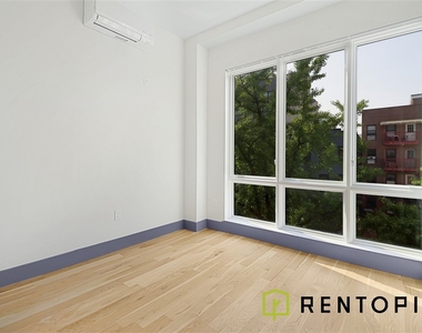 209 Montrose Avenue - Photo Thumbnail 4