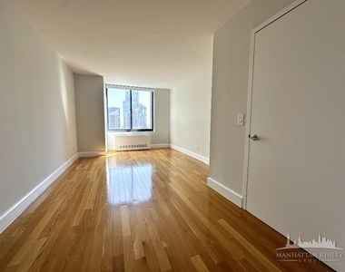 Copy of W 48th St - Photo Thumbnail 3