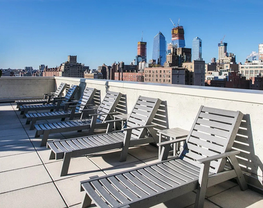 West 21st Street - Photo Thumbnail 10