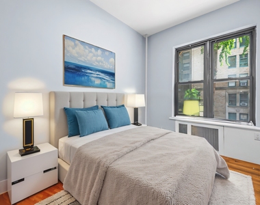 326 West 45th Street - Photo Thumbnail 1