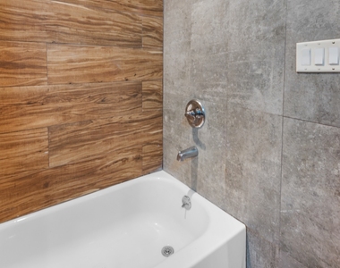 326 West 45th Street - Photo Thumbnail 3