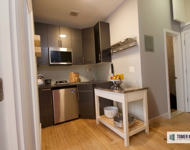 326 West 45th Street - Photo Thumbnail 2