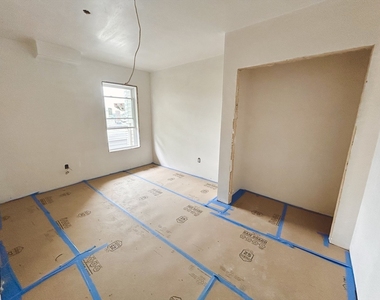 120 Emerson St - Photo Thumbnail 4