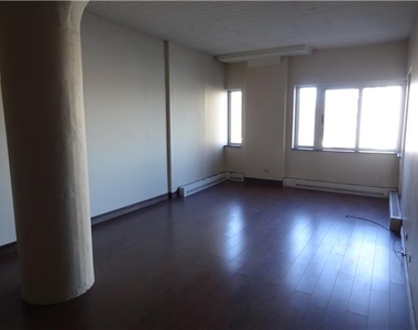 80 Bay Street Landing - Photo Thumbnail 3