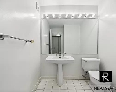 80 Bay Street Landing - Photo Thumbnail 13
