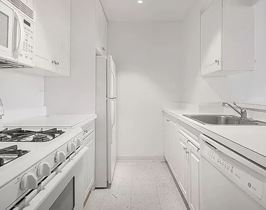 400 East 71st Street - Photo Thumbnail 3