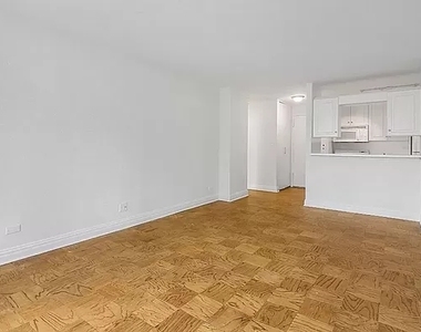 400 East 71st Street - Photo Thumbnail 4