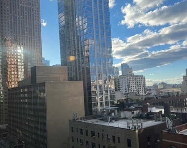 888 8th Avenue - Photo Thumbnail 2