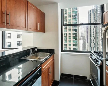 100 Maiden Lane - Photo Thumbnail 3