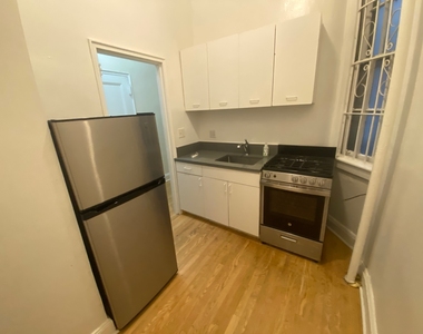 East 82nd Street - Photo Thumbnail 5