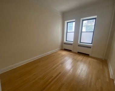 East 82nd Street - Photo Thumbnail 2