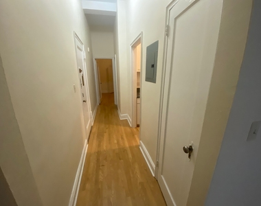 East 82nd Street - Photo Thumbnail 3
