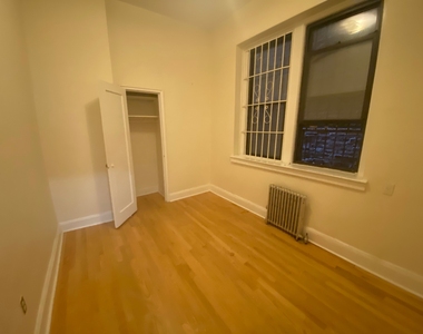 East 82nd Street - Photo Thumbnail 6
