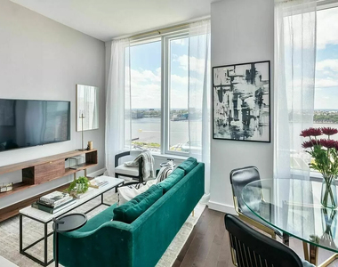 West 36th Street 11th avenue - Photo Thumbnail 1