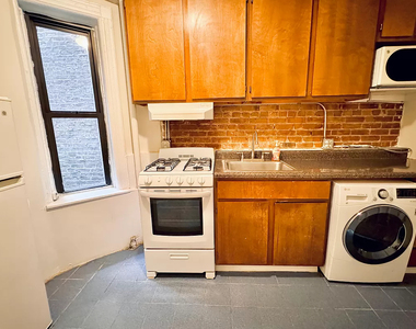 405 West 49th Street - Photo Thumbnail 5