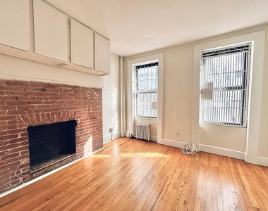 405 West 49th Street - Photo Thumbnail 2