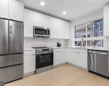 907 S Schell St - Photo Thumbnail 1