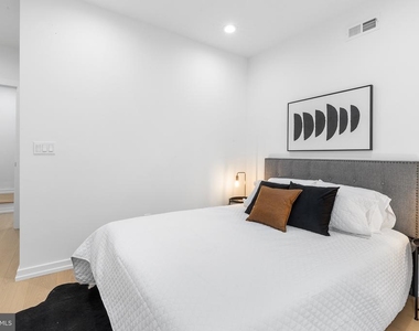 907 S Schell St - Photo Thumbnail 7