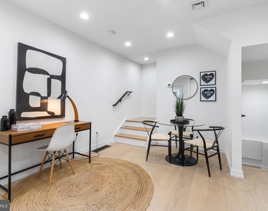 907 S Schell St - Photo Thumbnail 4