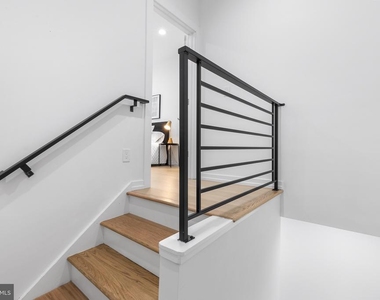 907 S Schell St - Photo Thumbnail 9