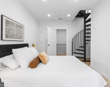 907 S Schell St - Photo Thumbnail 12