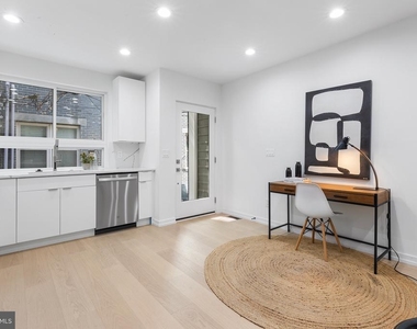 907 S Schell St - Photo Thumbnail 2