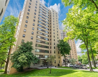 9 Fordham Hill Oval — Listing History and Nearby Rentals